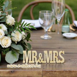 "MR&MRS" felirat (Esküvő 0049)